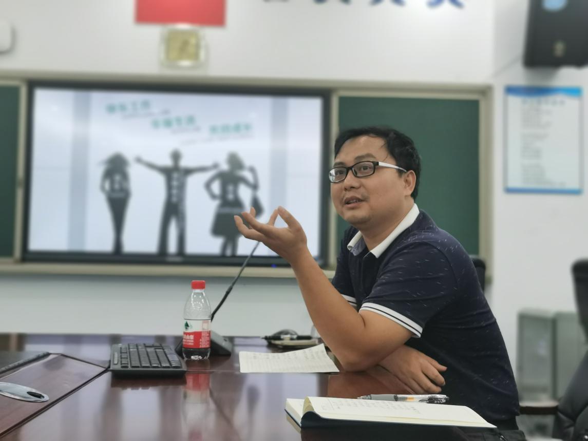 南实集团麒麟二中开学前紧锣密鼓开展全体教职工培训