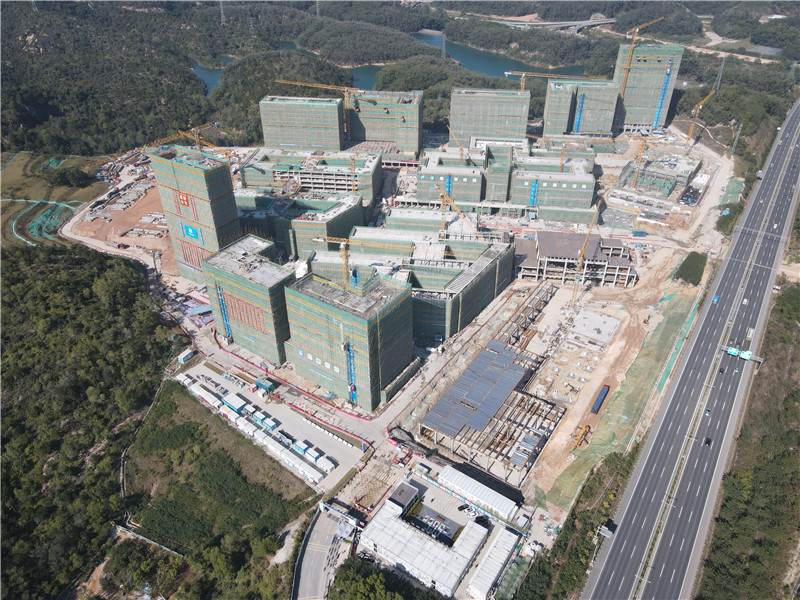 龙岗坪地高中园项目主体结构封顶预计2022年5月交付9月开学