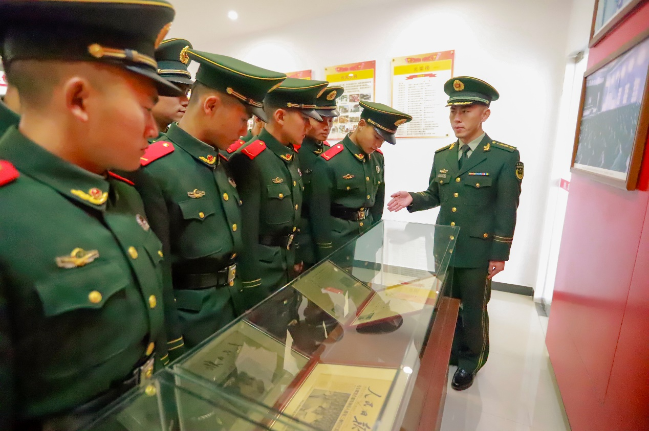 武警广东总队执勤第二支队红色前哨连举行新兵入连仪式