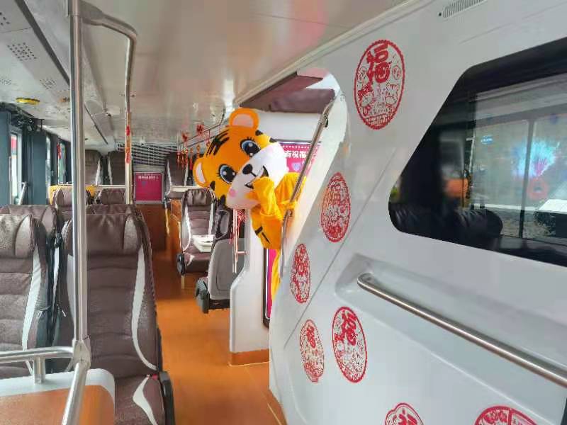 22台红胖子满载新春祝福春节七天伴您游深圳