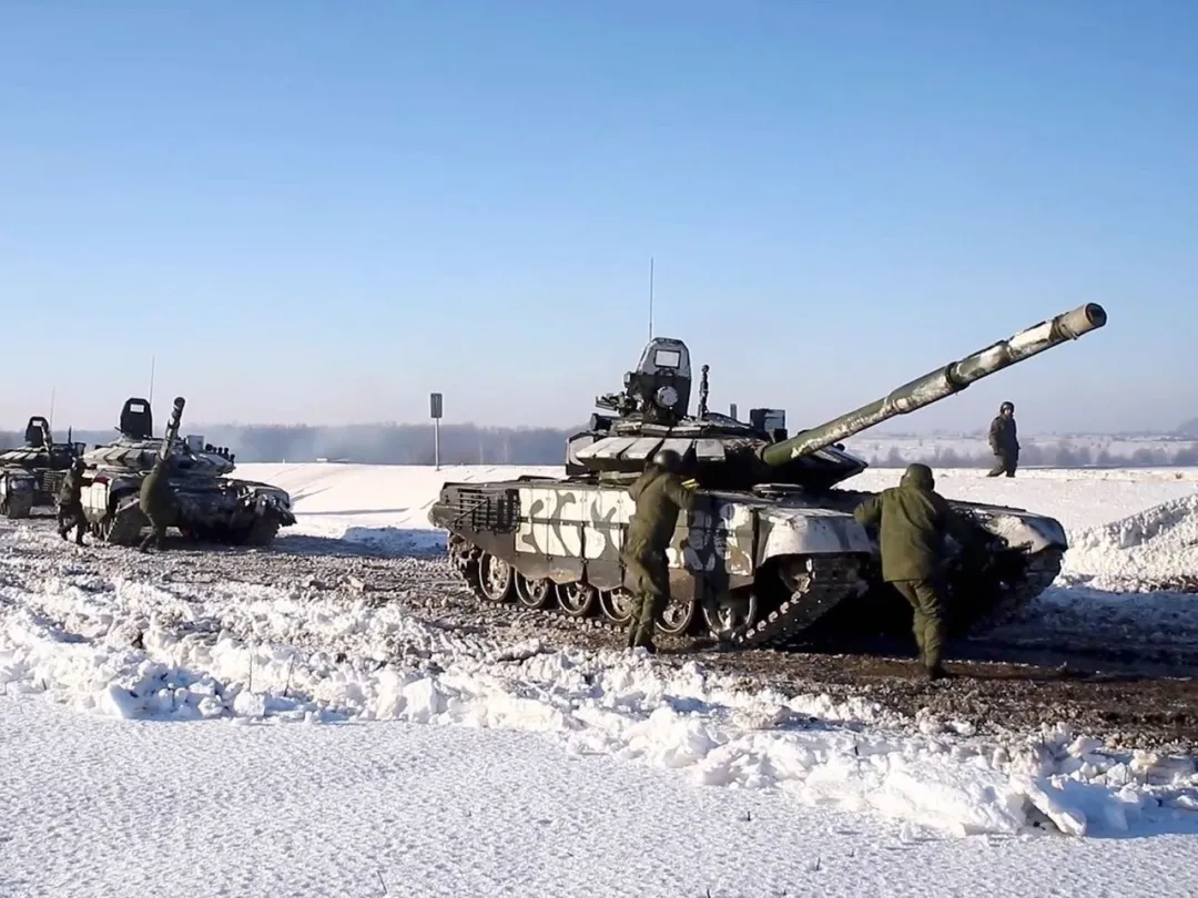 Russia orders troop pullback but keeps weapons near Ukraine | AP News