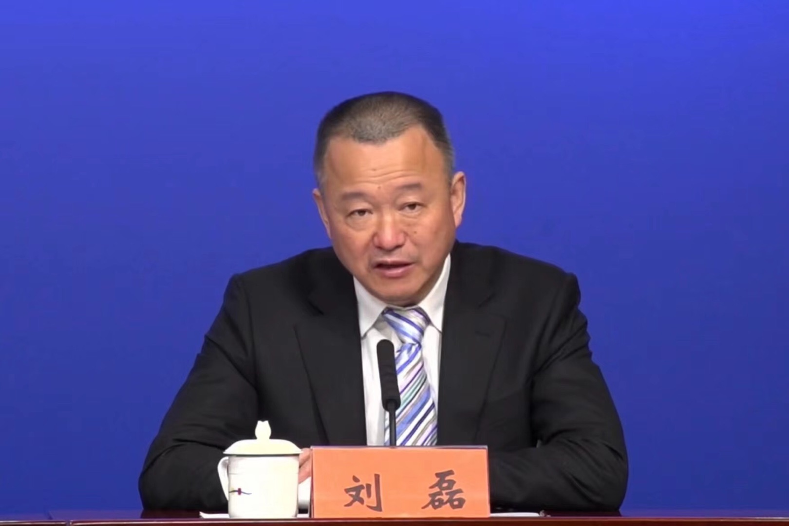 深圳市三院刘磊奥密克戎突变株潜伏期短临床症状较轻且更多样化