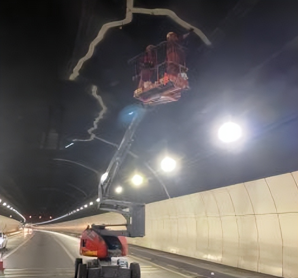 交通运输局南山管理局通过建立"一隧一策",对塘朗山隧道二衬背后脱空