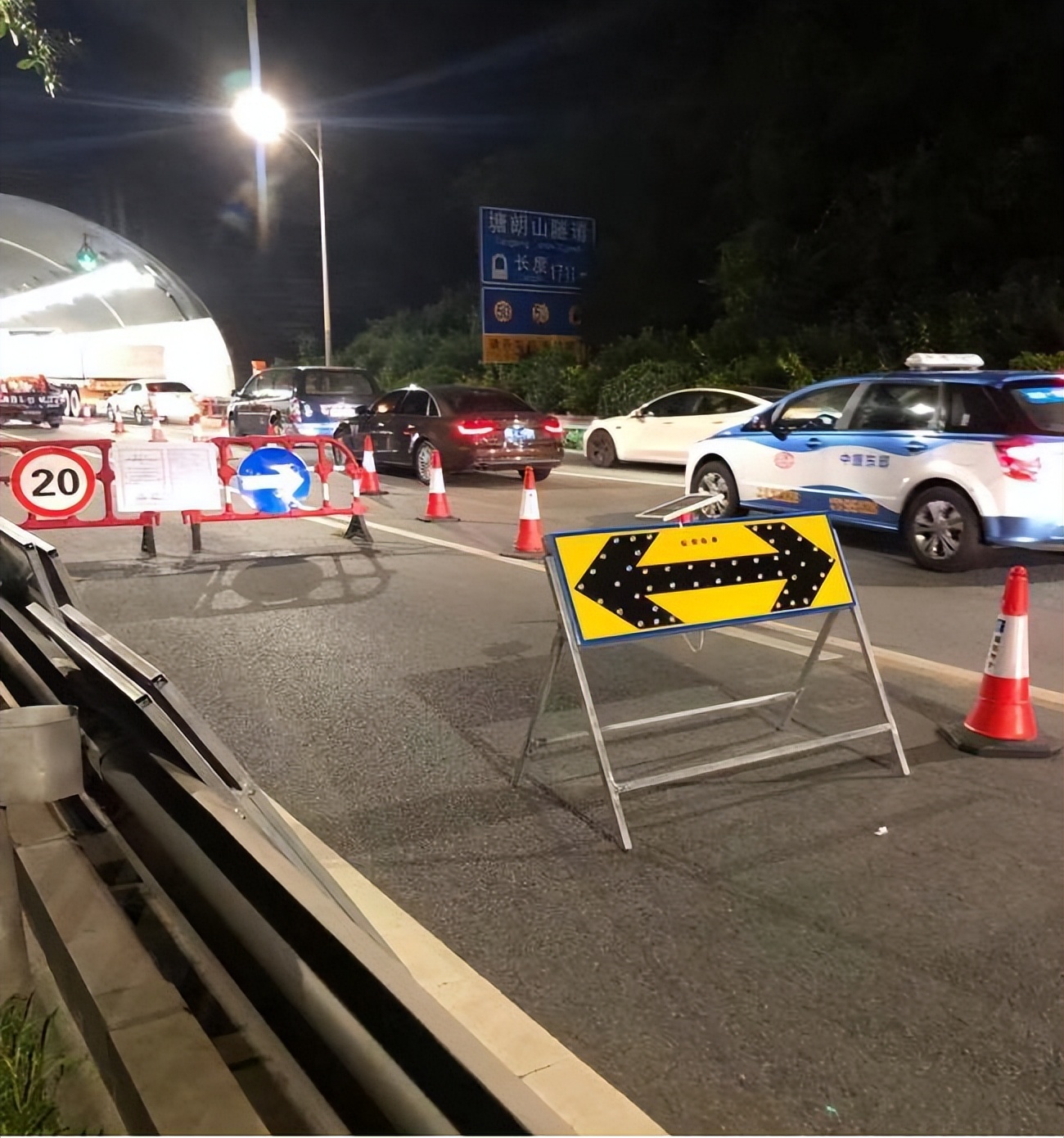 市交通运输局南山管理局通过建立"一隧一策",对塘朗山隧道二衬背后