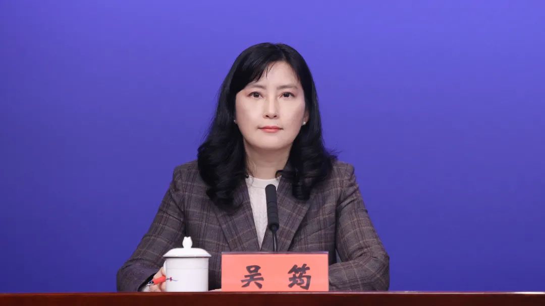 吴筠:好,谢谢徐志斌副区长对龙华区的情况介绍,也感谢这位记者朋友