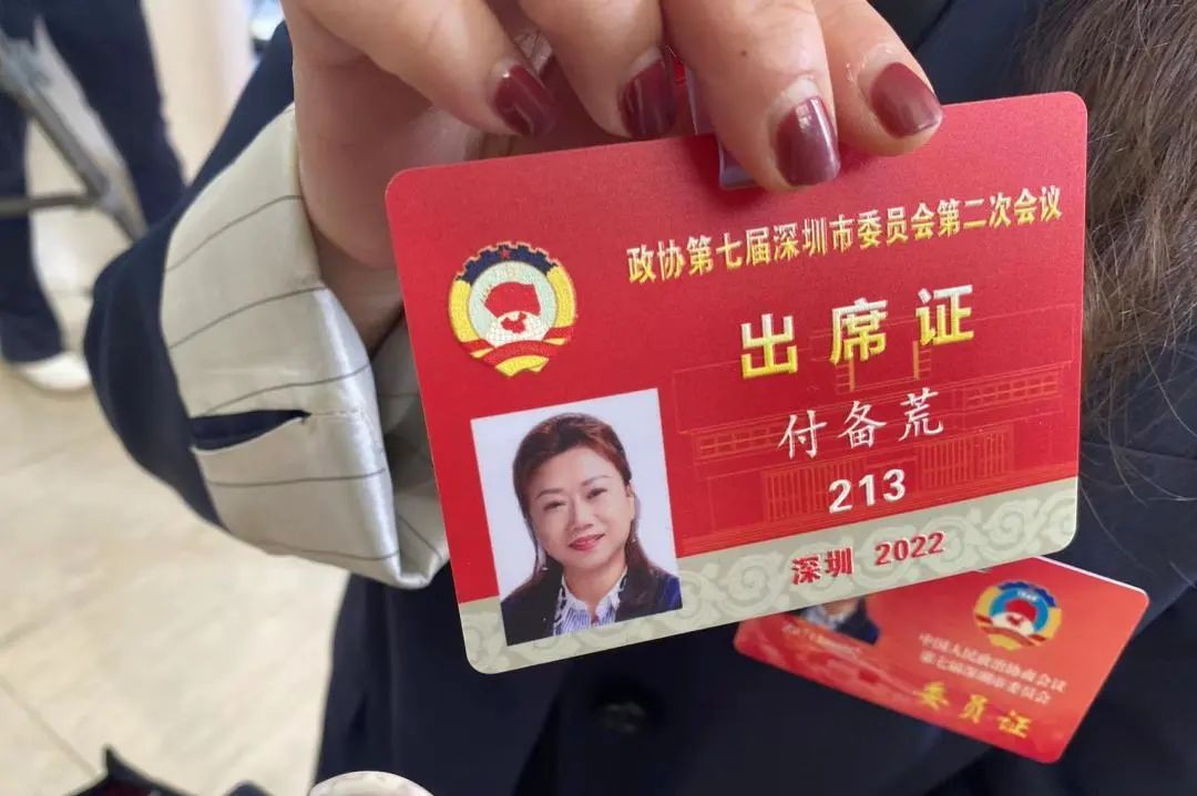 政协委员报到满怀热情建言献策