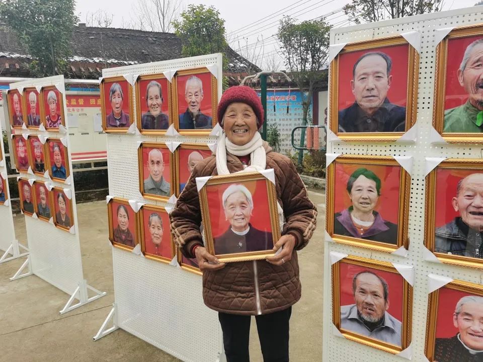 为2000多老人拍遗照网友这是最美照