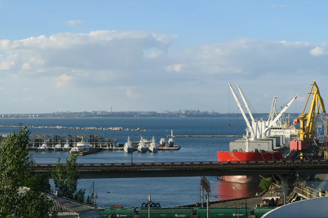 乌称俄袭击敖德萨港俄暂未回应