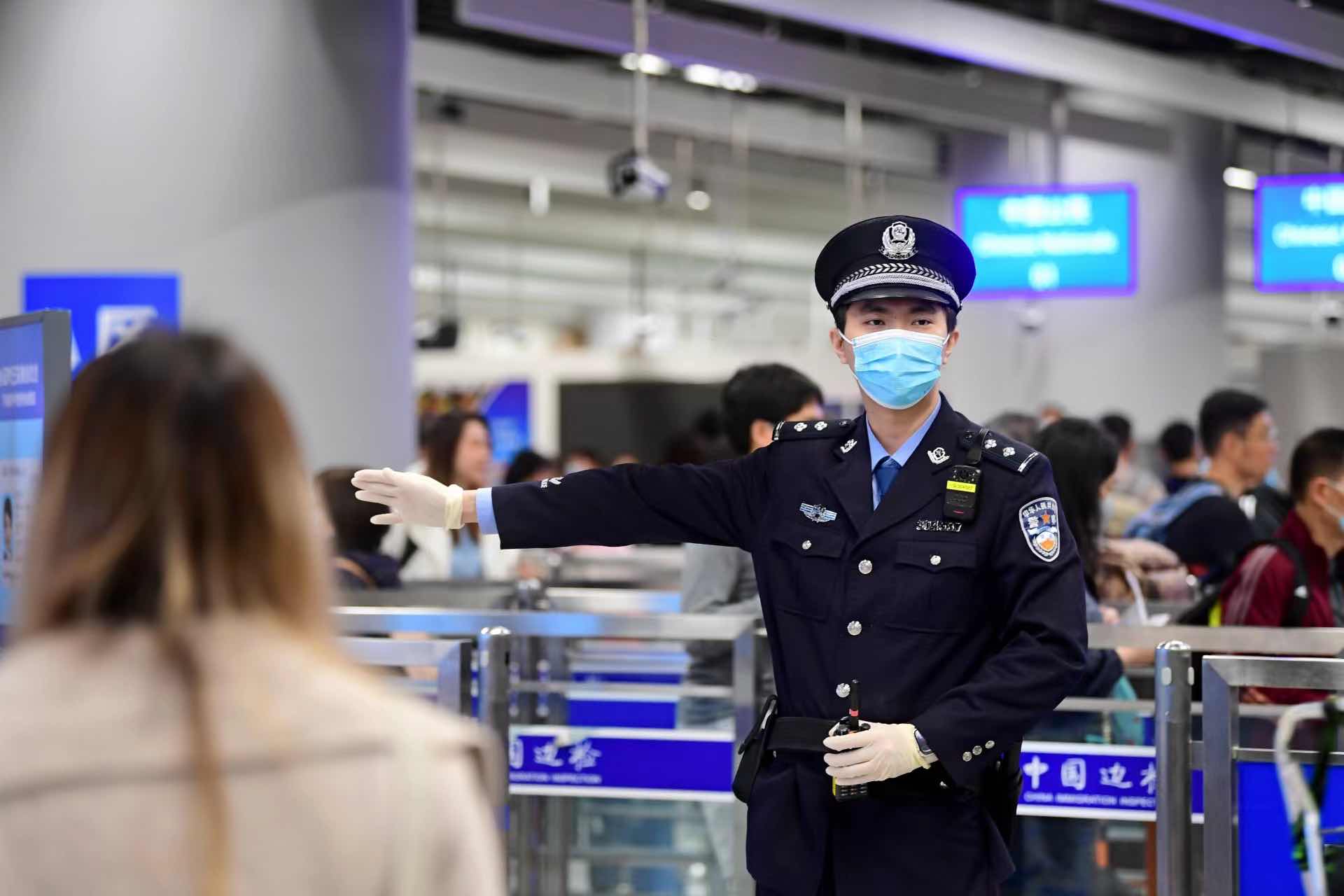 先锋快报清明节西九龙站口岸迎入境客流高峰西九龙边检站全力保障通关