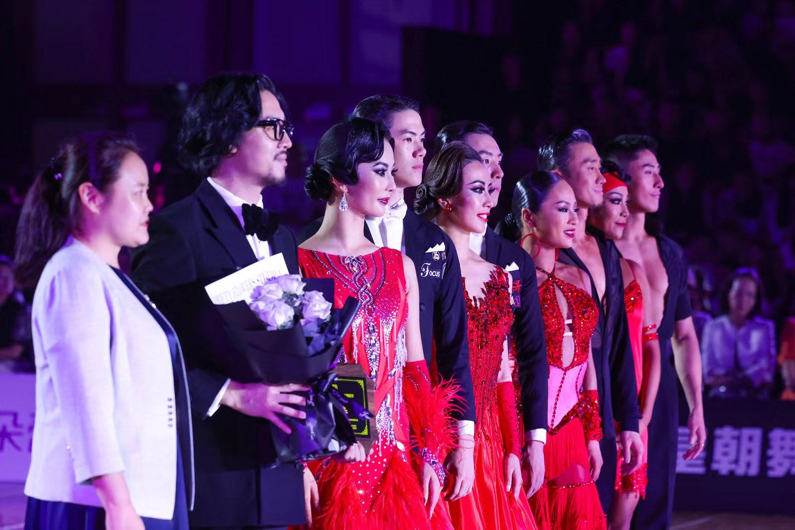 ekaterina bond获得国际公开甲a组摩登舞冠军;中国的唐艺铭,黄馨仪