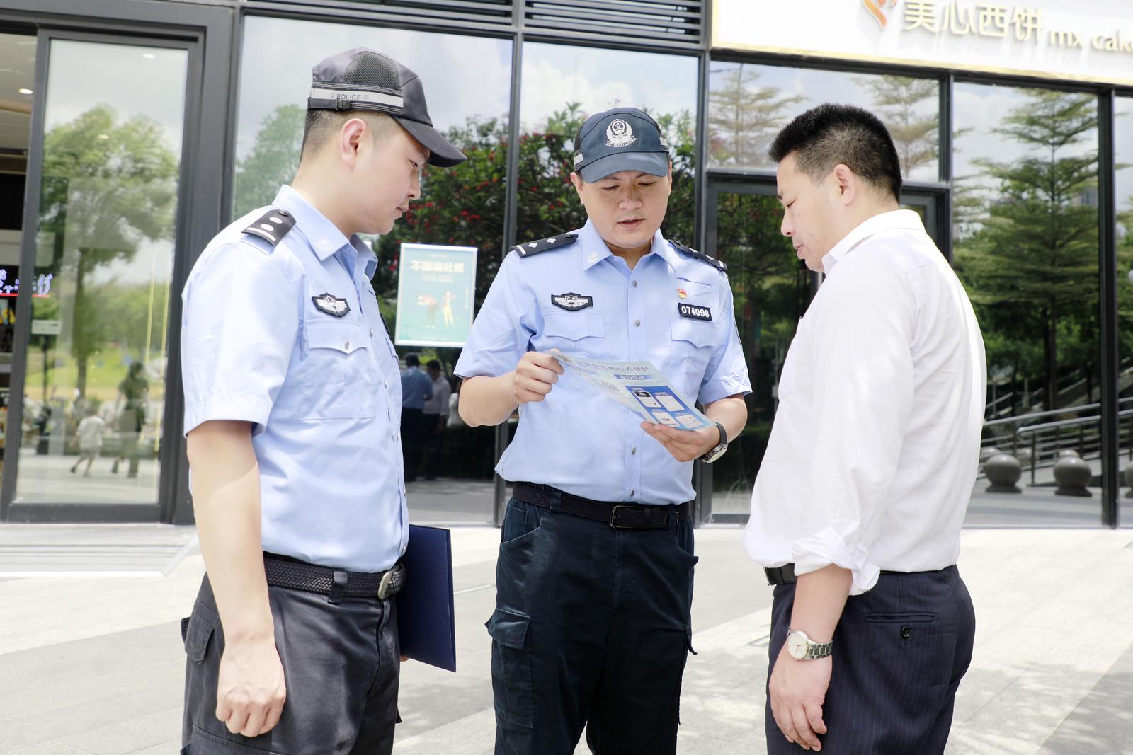 夏季行动之反诈一线警察群像深圳市公安局宝安分局南舒文做人民群众最
