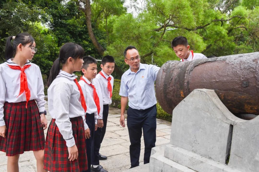赤湾学校举行少先队系列活动