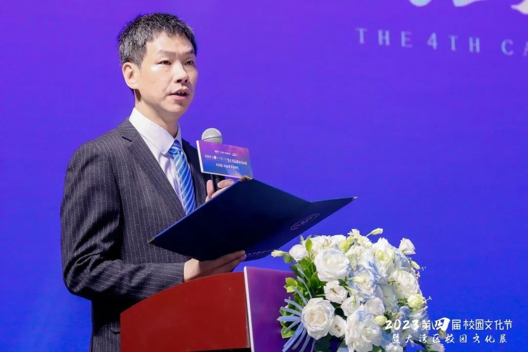 深圳大学附属中学高中部校长边海峰先生在发言中讲到,随着大湾区建设