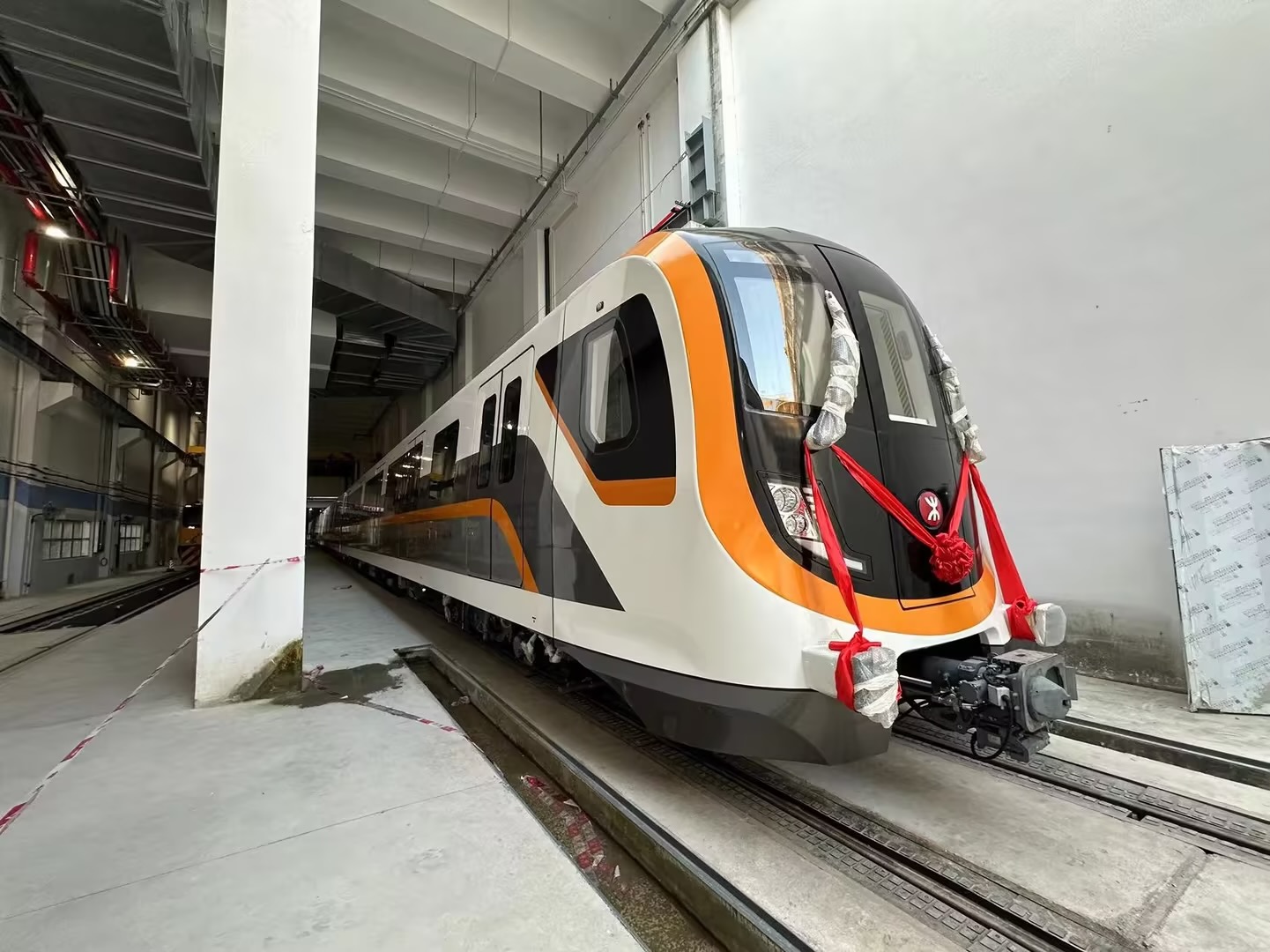 先锋快报深圳市轨道交通13号线一期工程ppp项目首列车交付到段