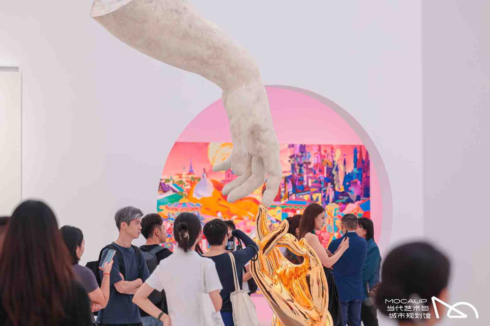 改革网>本次展览还呈现了蔡赟骅为亚洲歌王周杰伦量