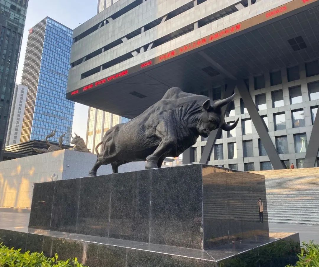 深交所门前牛雕塑被砸牛谢邀还健在谁造我谣