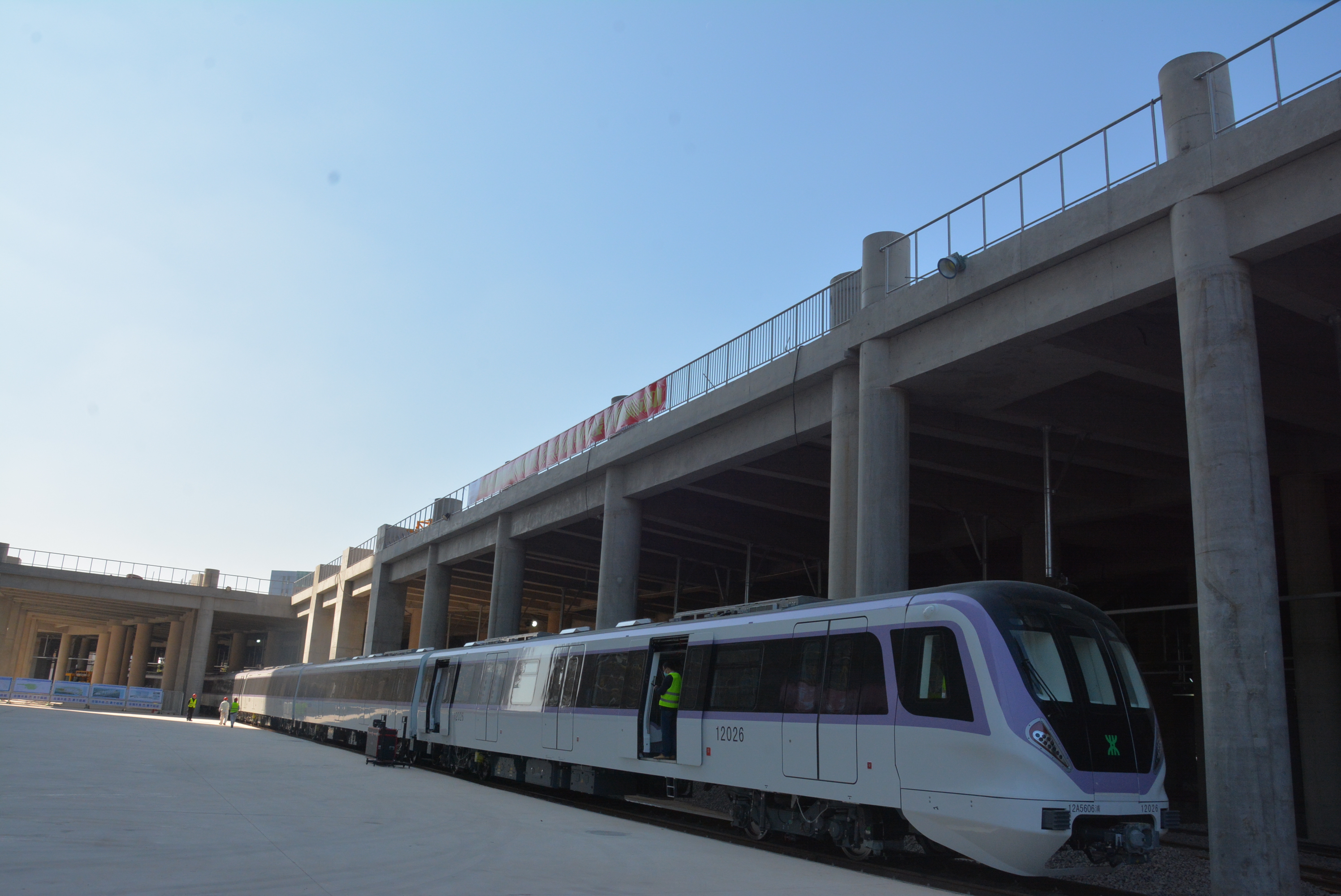 深圳地铁12号线首车接车全线预计2022年底开通