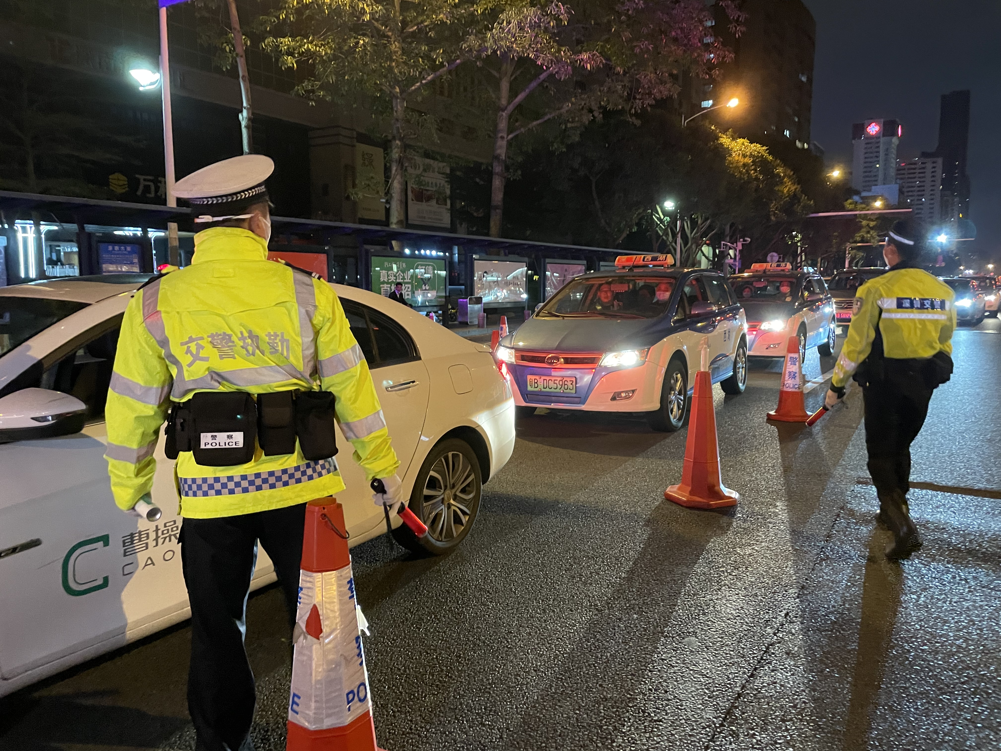 交警双节查酒驾醉猫少了