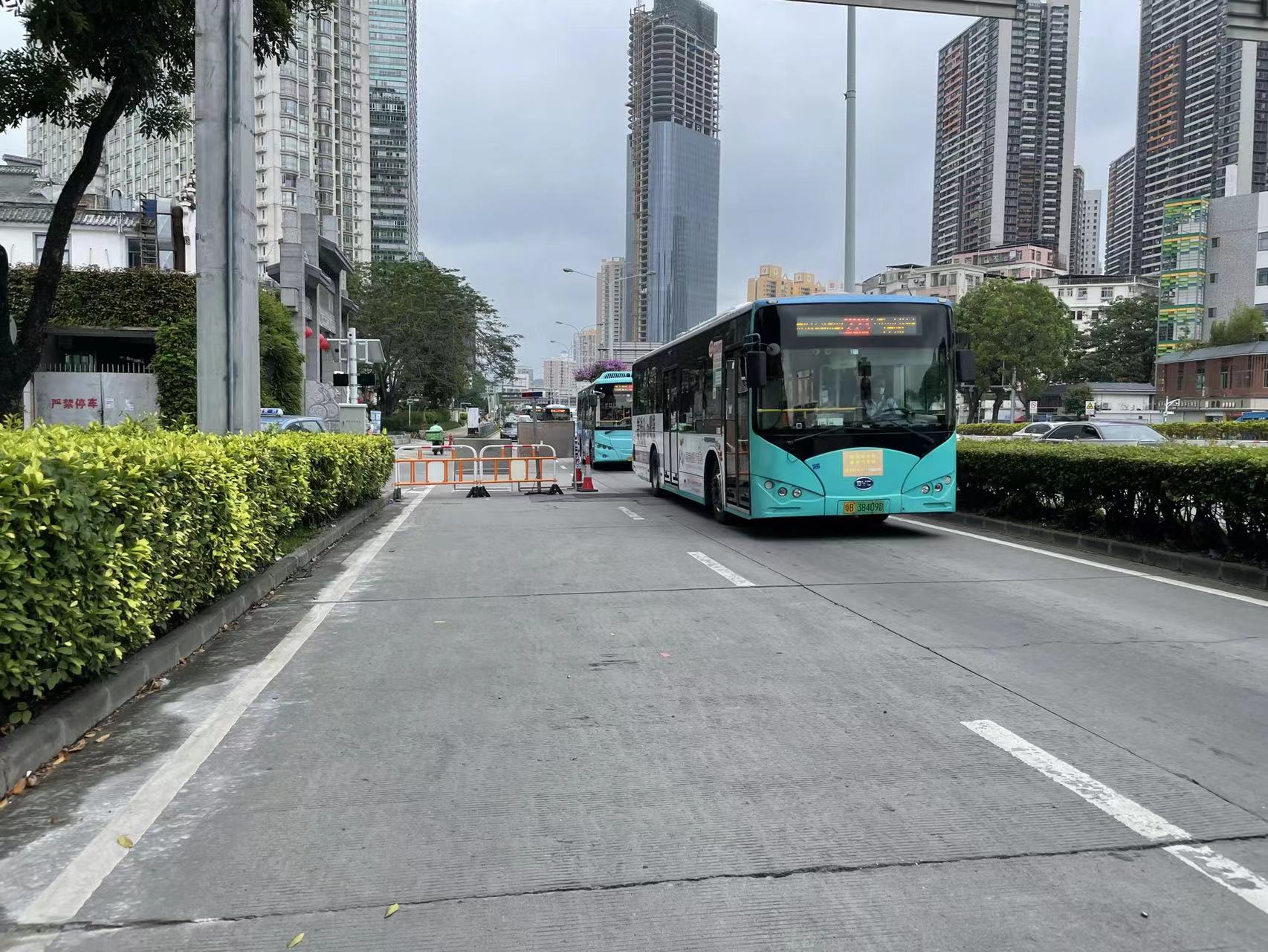 罗沙路辅道临时施工市民注意绕行避让