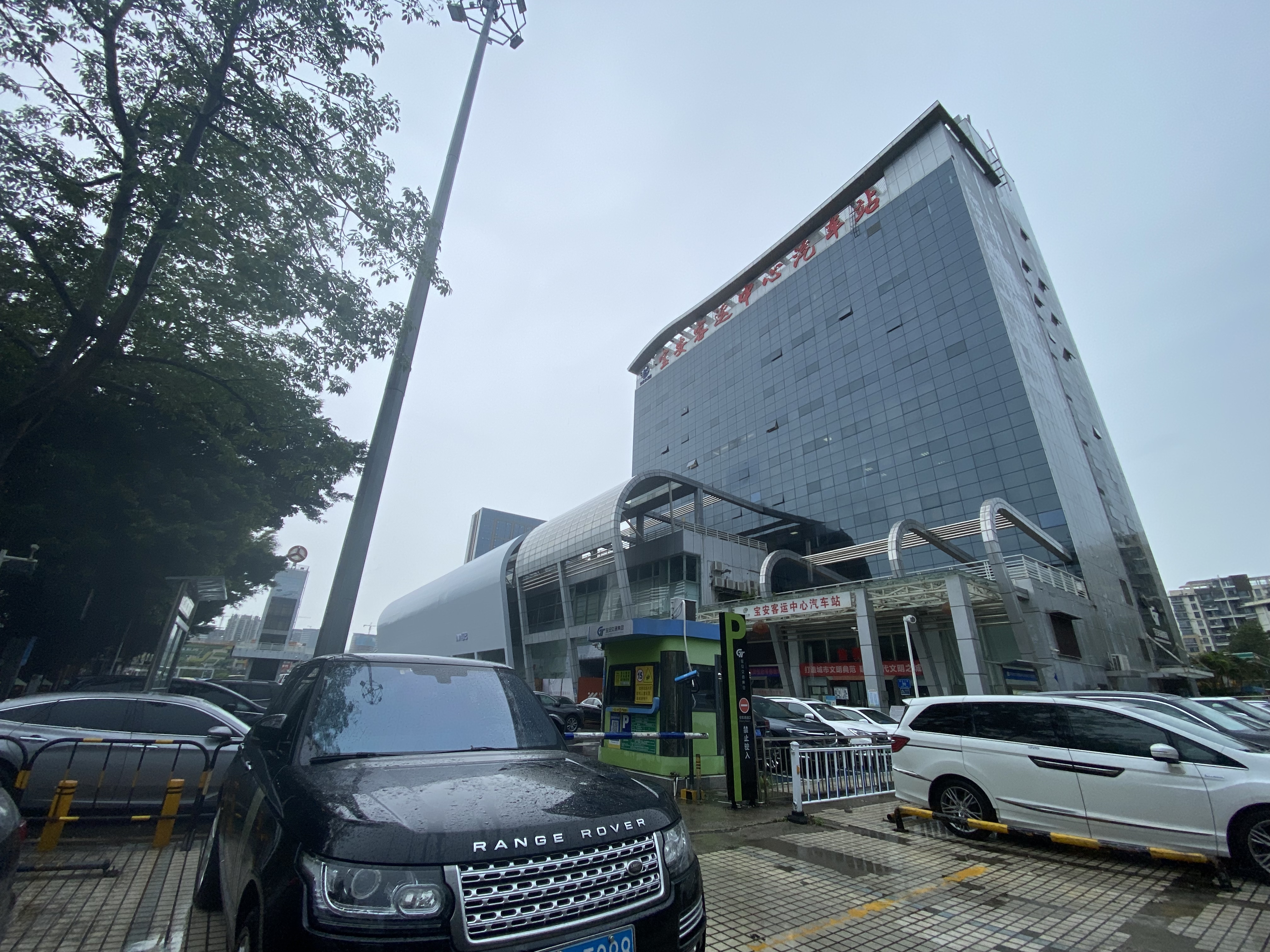 "我来深圳的第一站""龙岗宝安异地恋时的必到之处""以前回家总是在