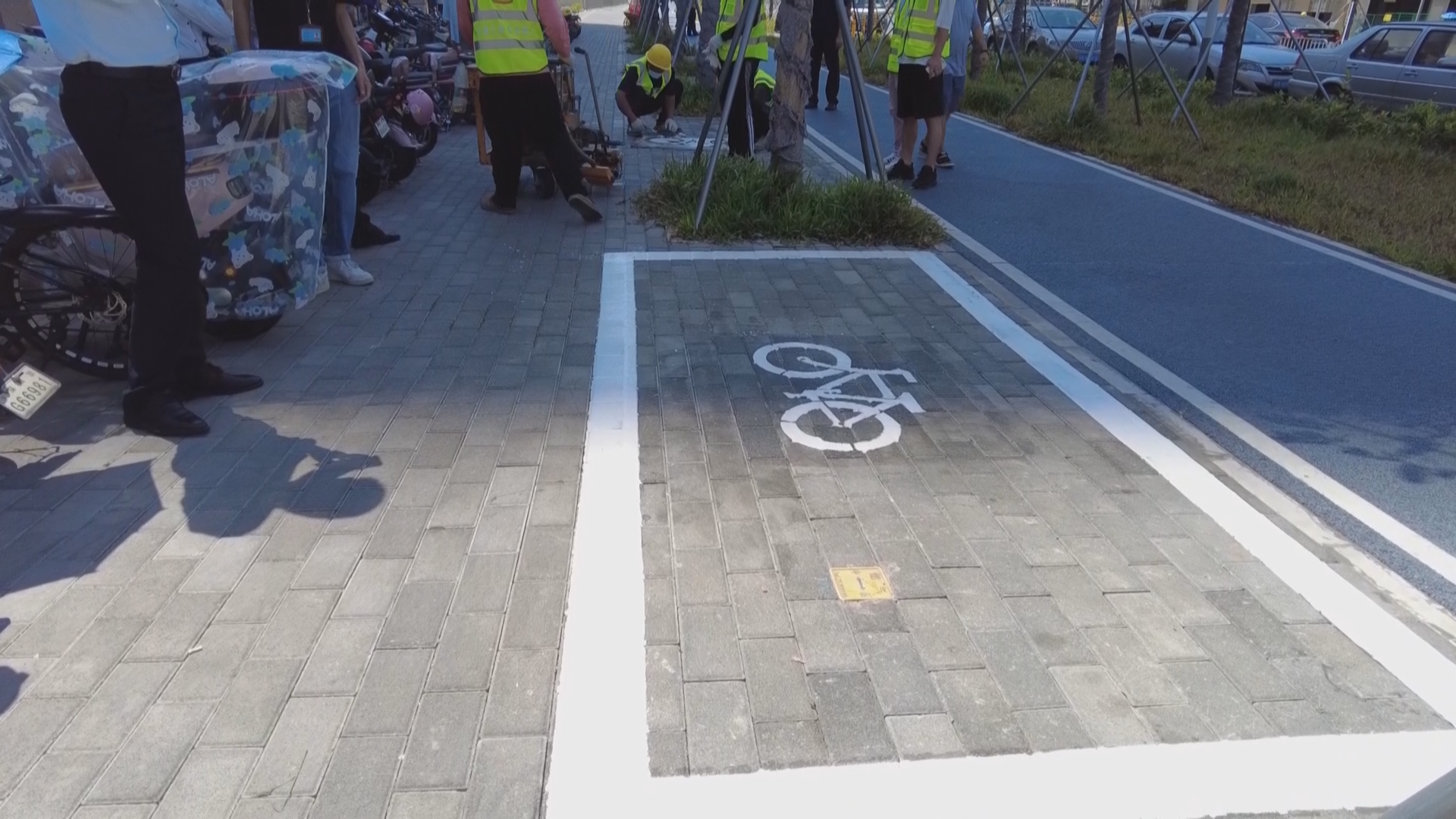 宝龙街道推进停车划线新增非机动车停车位