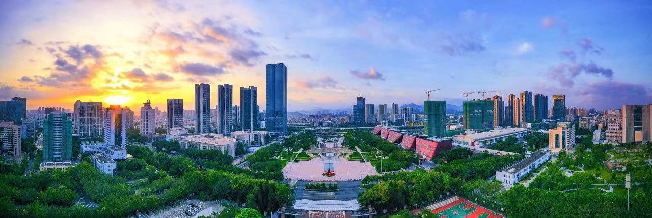 深圳市工业和信息化局副局长肖祖平,龙岗区政府副区长平原,深圳市中小