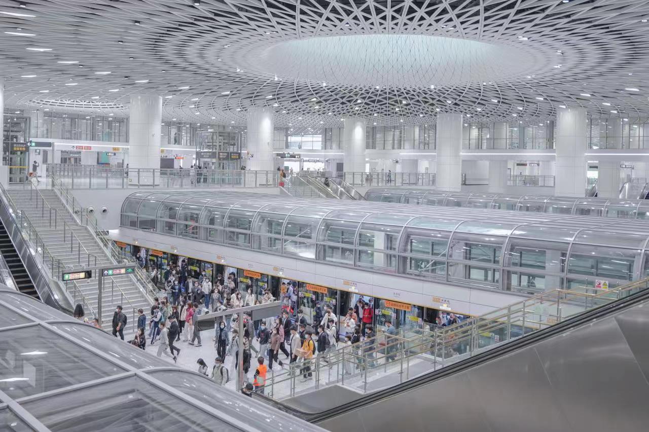 交广新闻岗厦北站福田站早晚高峰换乘太拥挤深圳地铁建议市民换乘2号