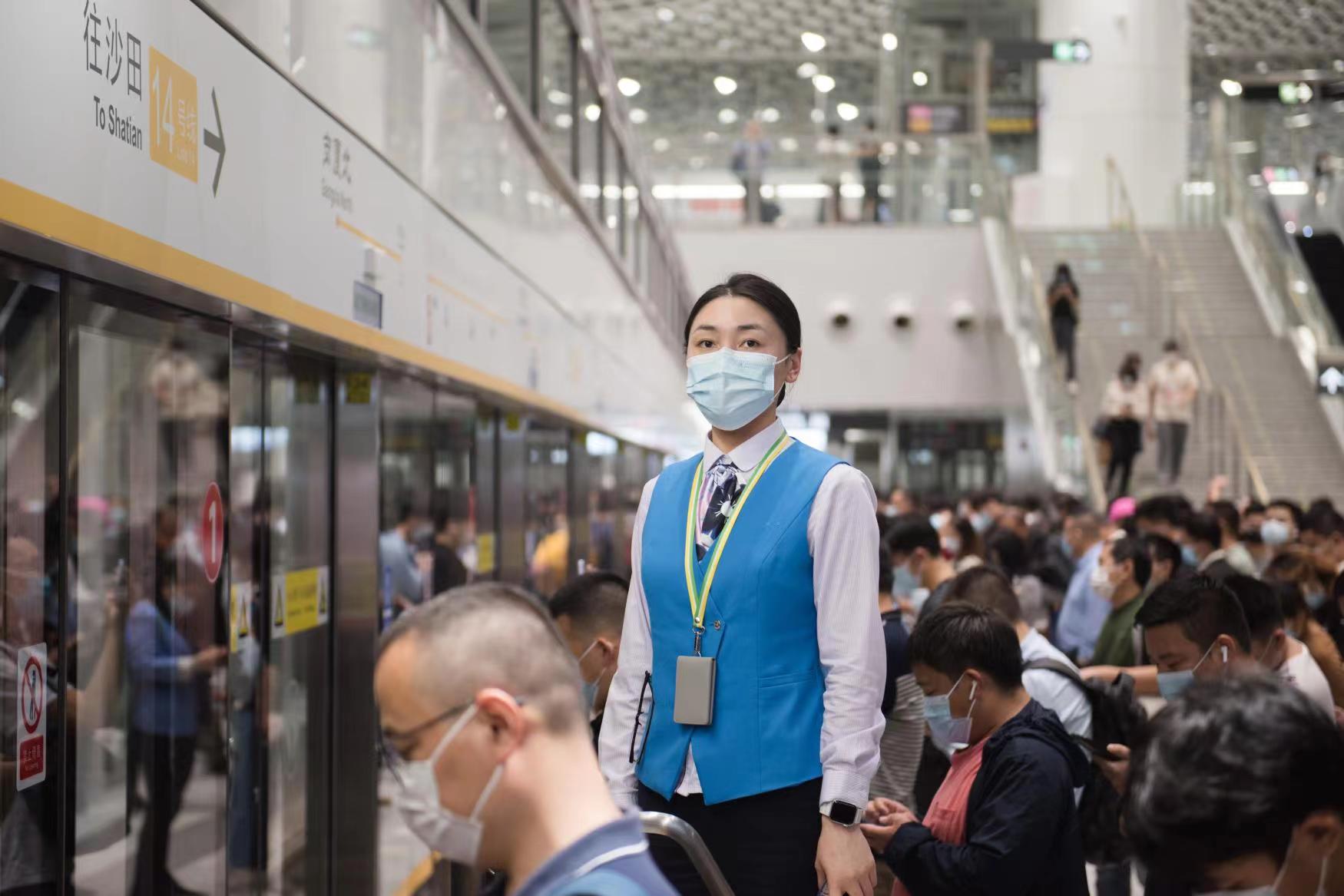 交广新闻岗厦北站福田站早晚高峰换乘太拥挤深圳地铁建议市民换乘2号
